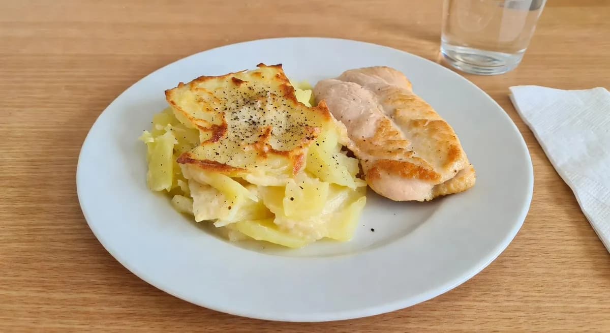 Krämig potatisgratäng med kycklingfilé